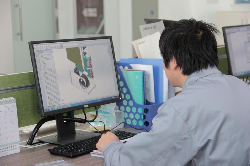 Engineer working on a 3D model of a cooling unit